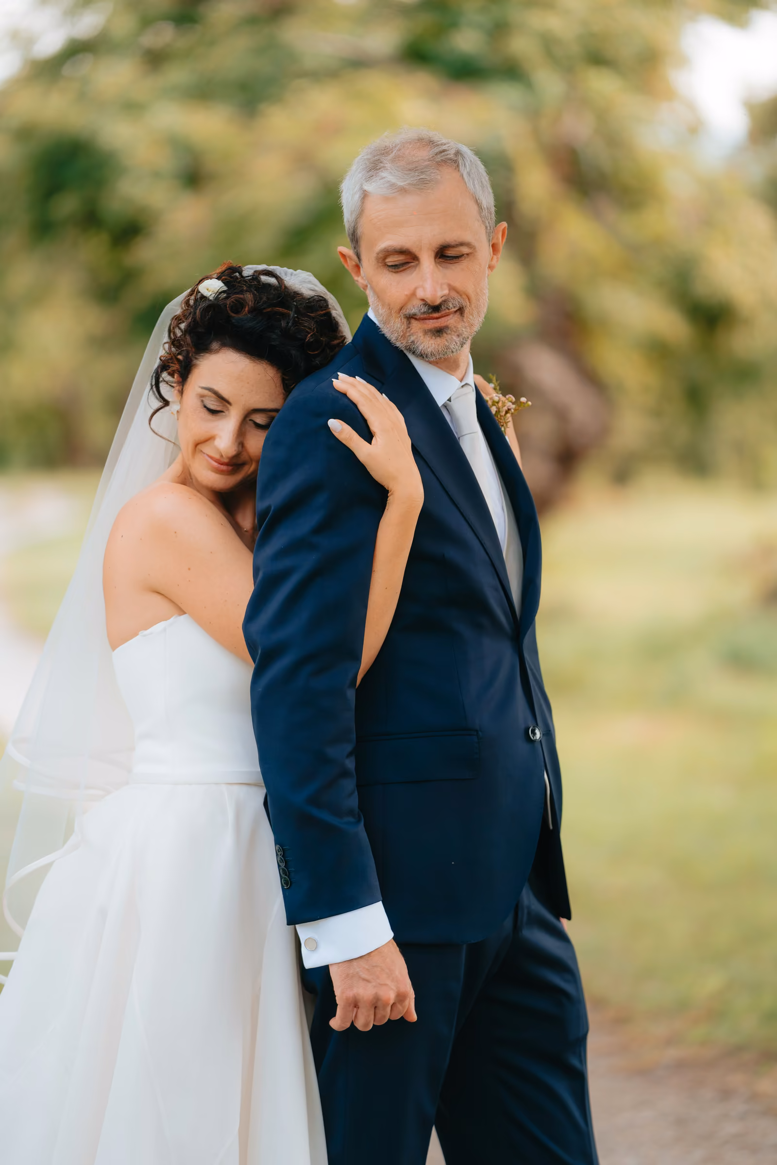 Luana e Giacomo — Un abbraccio nel giardino
